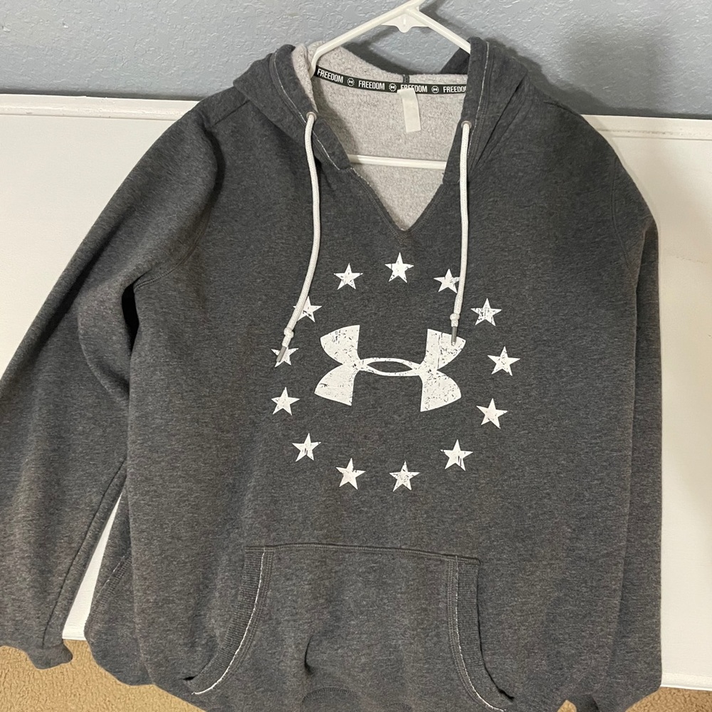 Gray XL women’s Under Armour hoodie